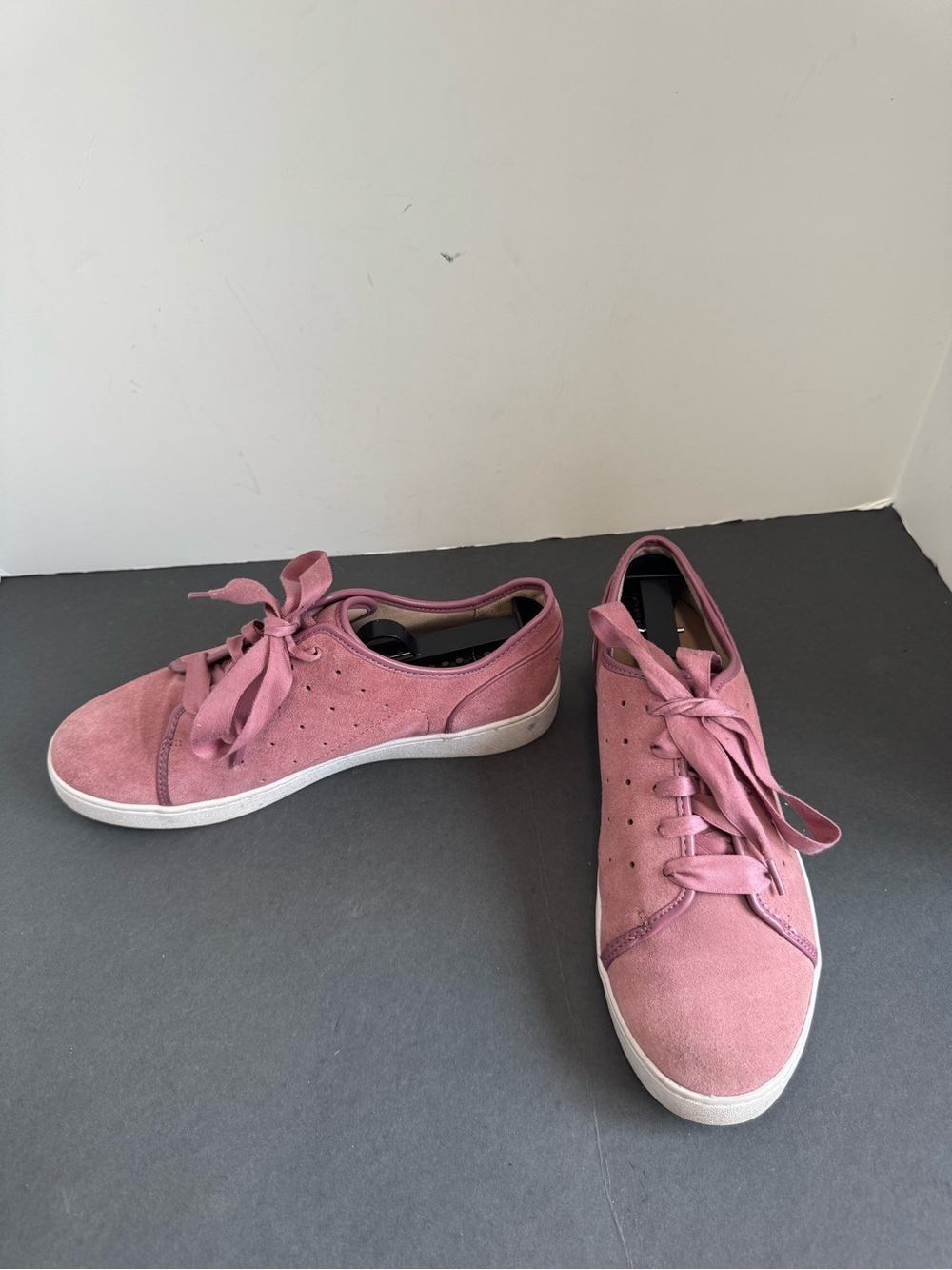 Vionic Keke mauve/lavender suede wide satin laces sneakers. Size 9.5 - Picture 5 of 14